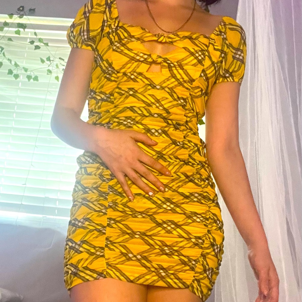 Madden NYC Junior's Ruched Dress with Puff Sleeves in Yellow in size XS